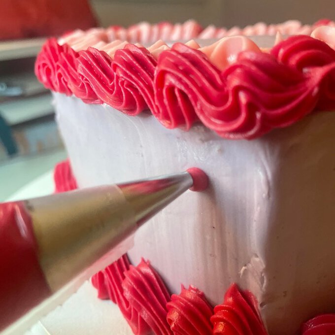 How To Make A Retro Heart Buttercream Cake Hobbycraft